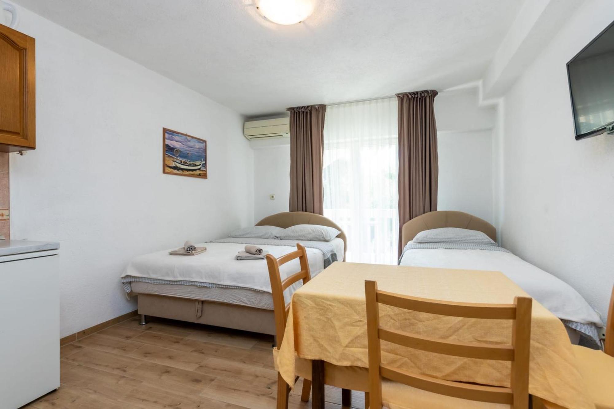 Apartments Dino Каштела Екстер'єр фото