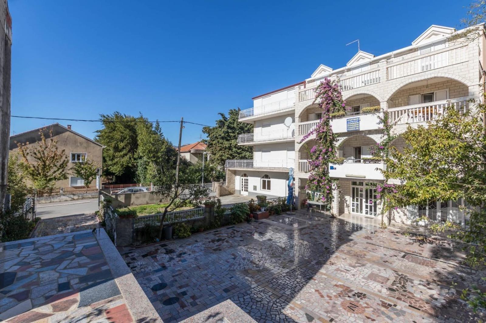 Apartments Dino Каштела Екстер'єр фото