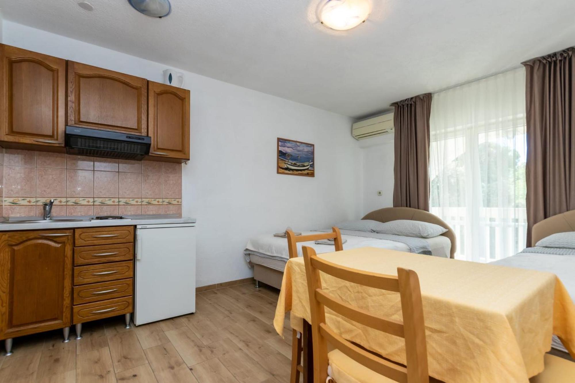 Apartments Dino Каштела Екстер'єр фото