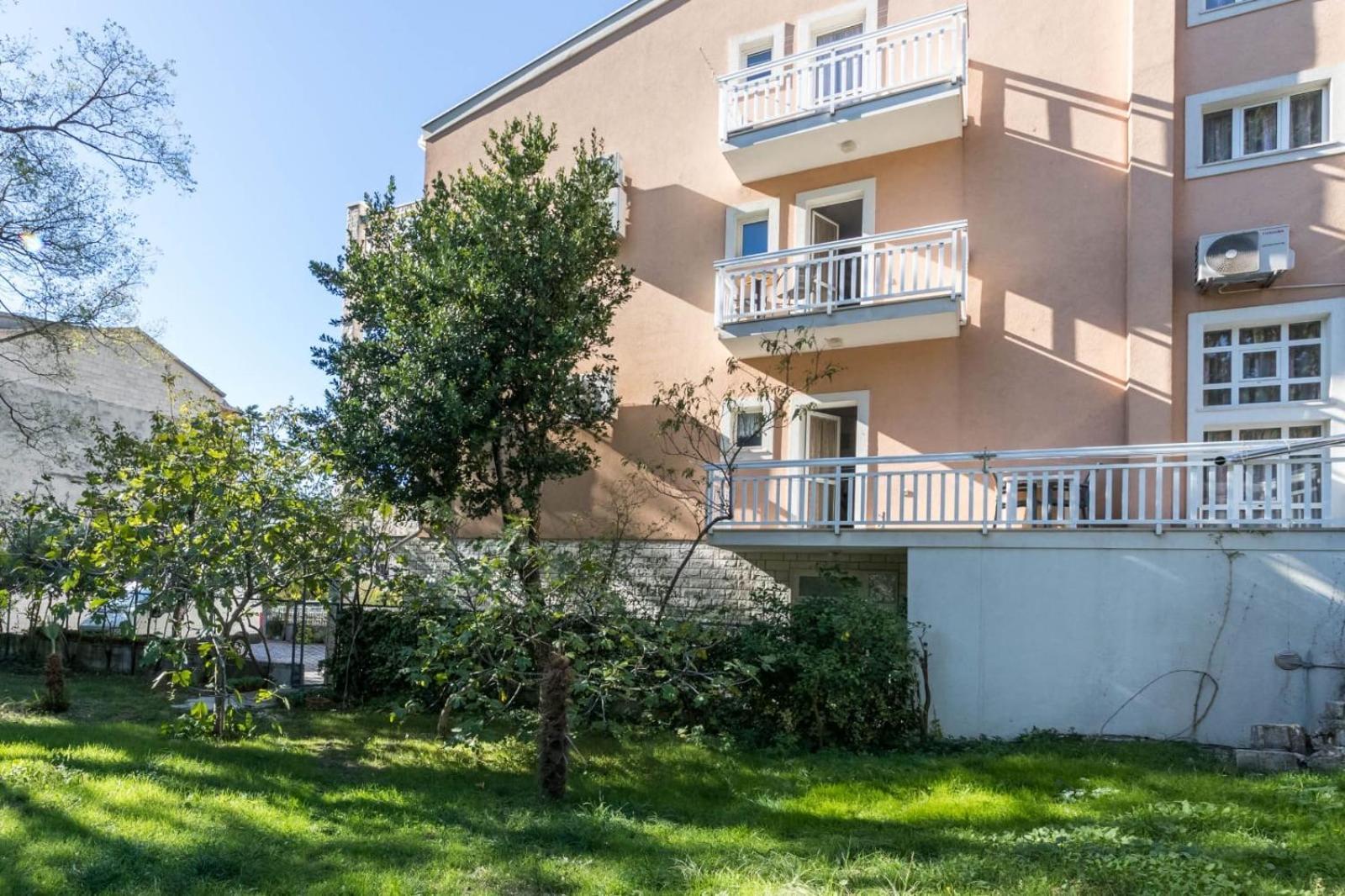 Apartments Dino Каштела Екстер'єр фото