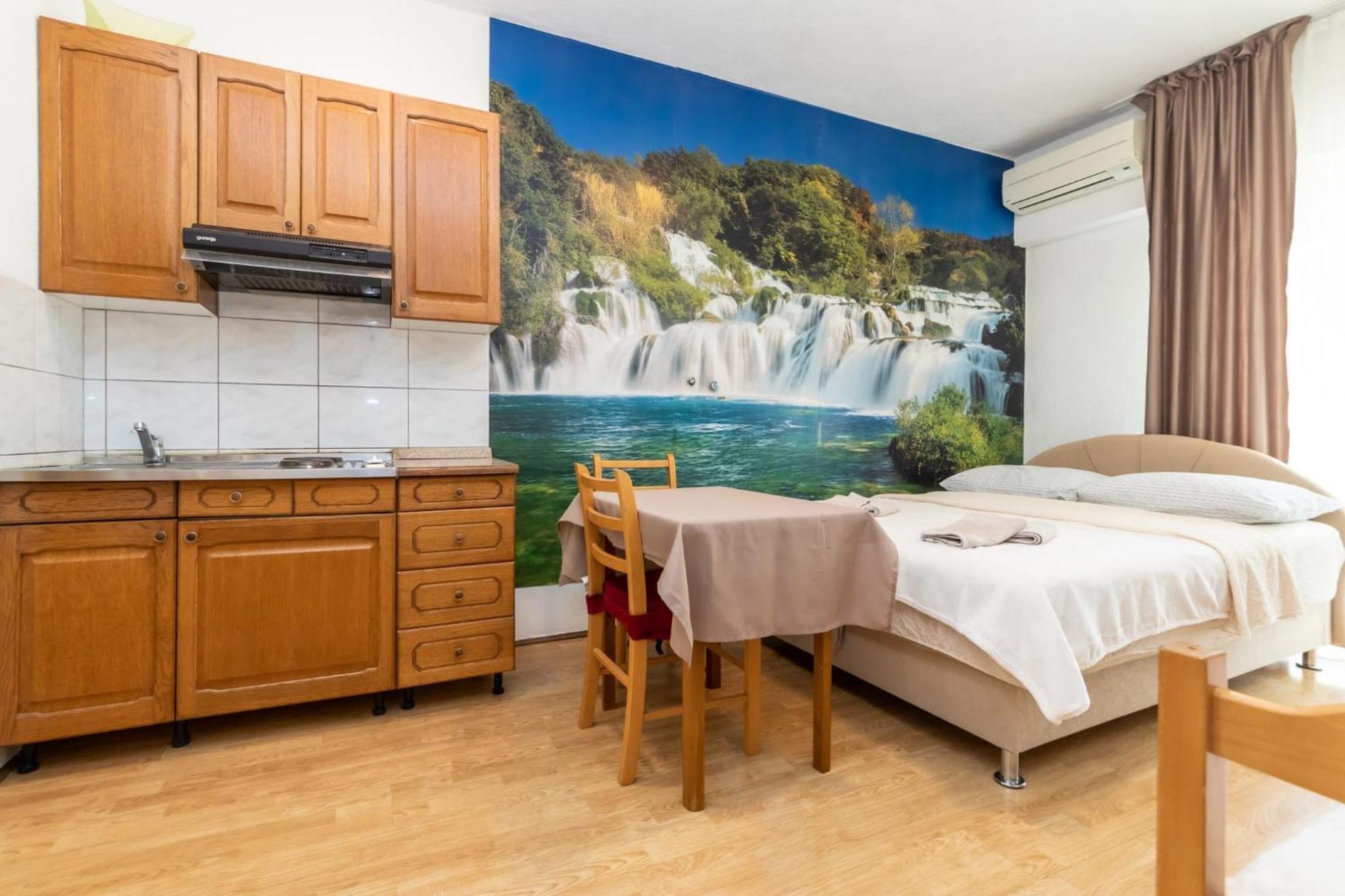 Apartments Dino Каштела Екстер'єр фото